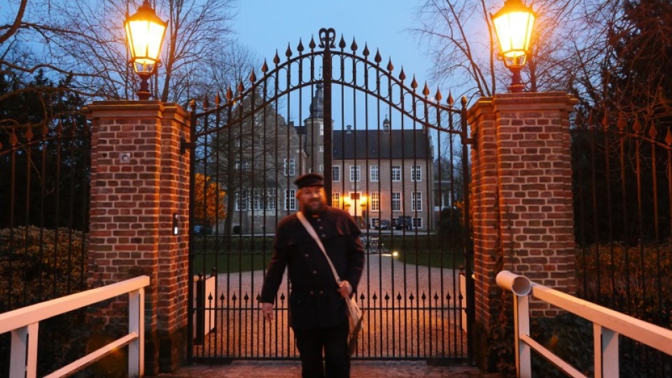 Tutemann in Rhede vor dem Schloss